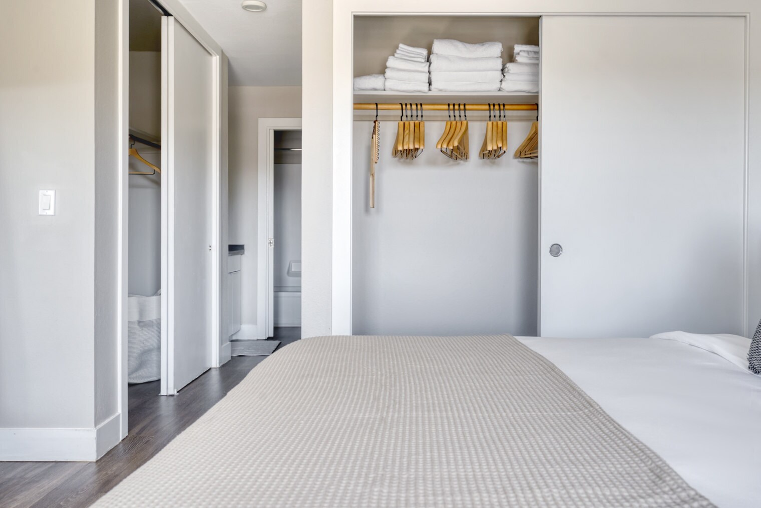 Building Photo - 644 Edgewater Blvd