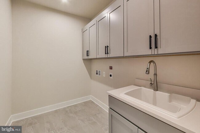 Building Photo - 6921 Renita Ln