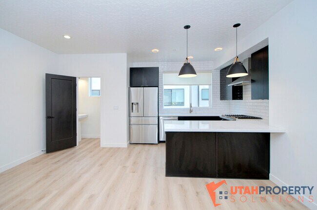 Building Photo - 351 W 800 N