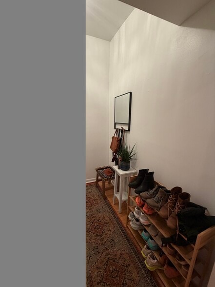 Entryway - 2614 W Thomas St