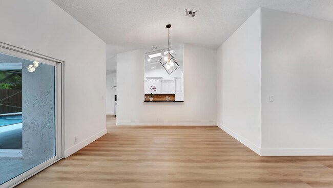 Building Photo - 20977 Country Creek Dr