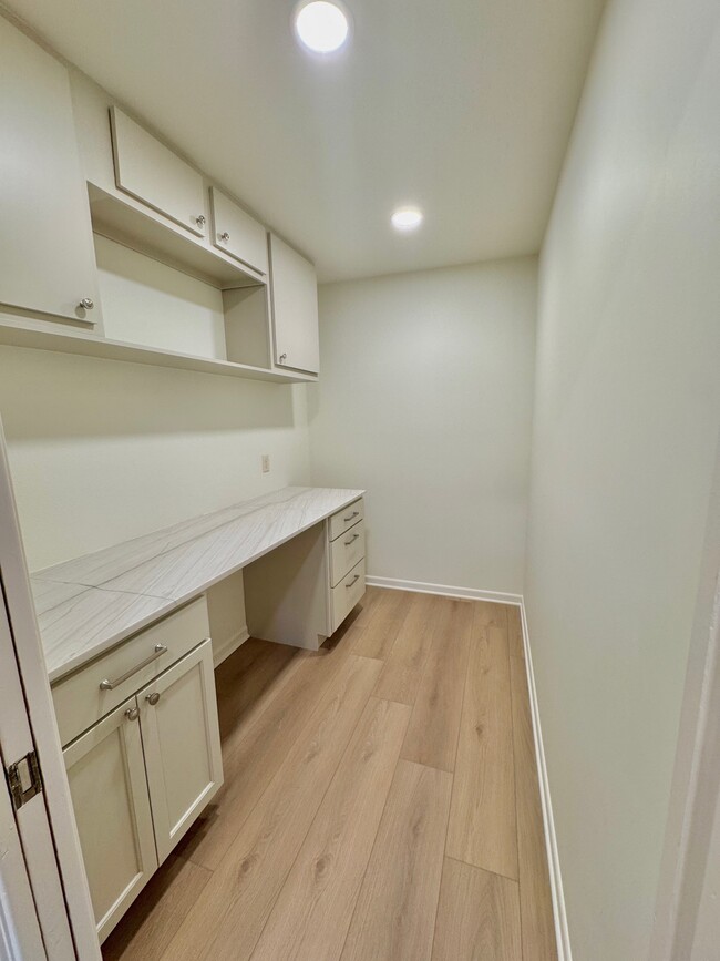 Building Photo - 5935 Meadow Way