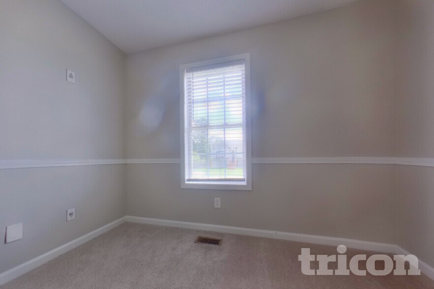 Building Photo - 404 Remington Ct