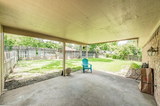 Building Photo - Charming Updated Home on Quiet Cul-de-Sac
