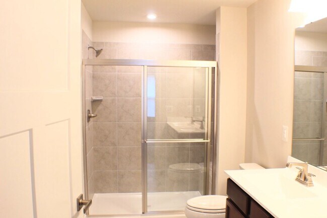 Building Photo - 109 S Peak Dr