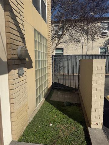 Building Photo - 4343 Travis St