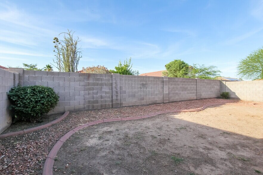 Building Photo - 13812 W Ocotillo Ln