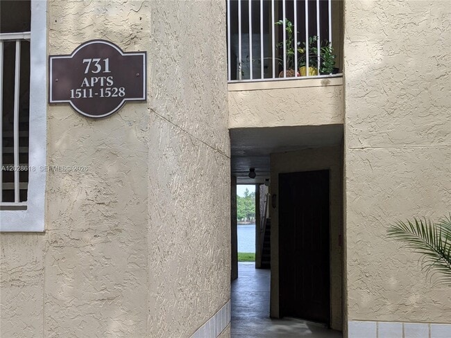 Building Photo - 731 Vista Isles Dr