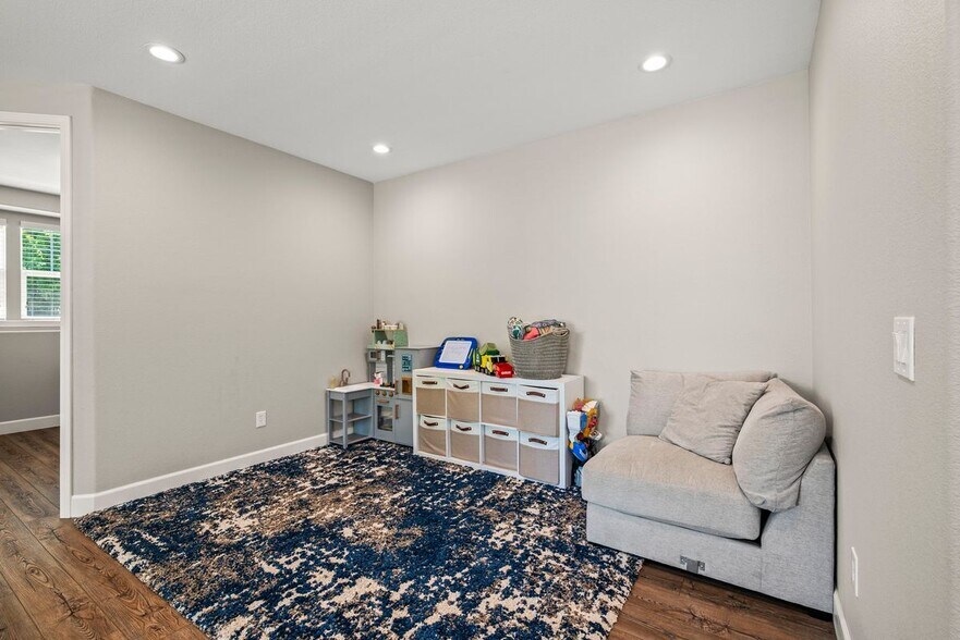 Building Photo - 100 Cropton Ct
