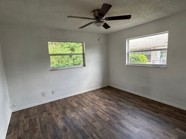 Building Photo - 3 Bed 2 Bathroom Home for Rent