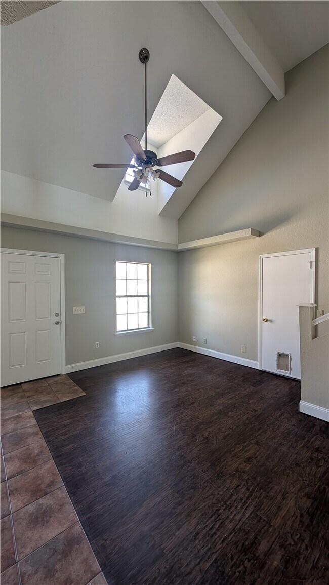 Building Photo - 2005 Blueberry Ln