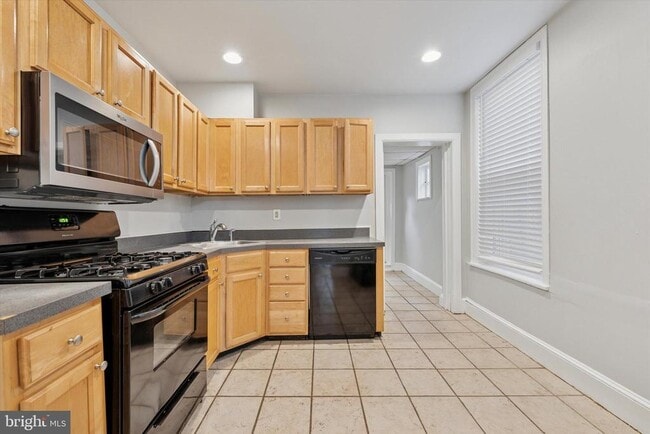 Building Photo - 158 Green Ln