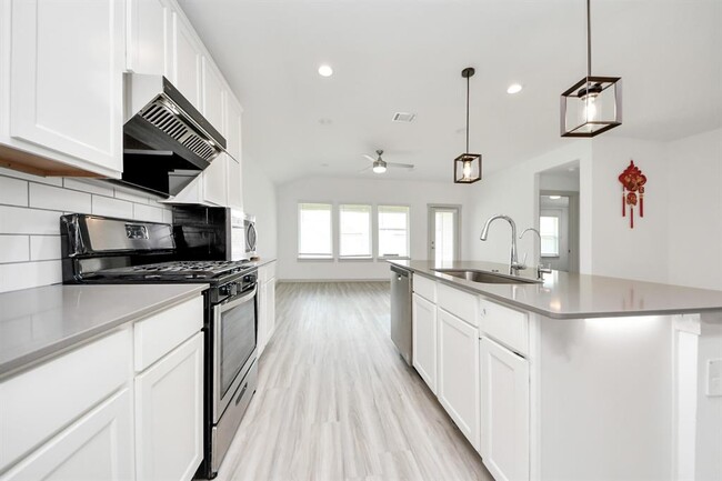Building Photo - 7007 Fleetwood Crescent Wy