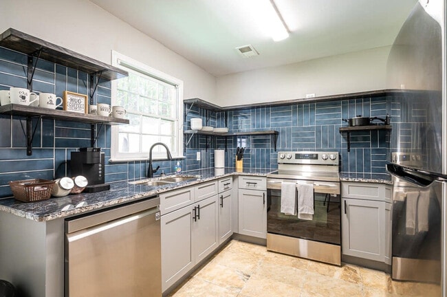 Building Photo - 1283 Sweet Pine Dr