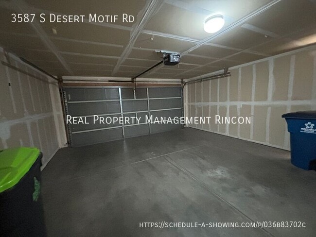 Building Photo - 3587 S Desert Motif Rd