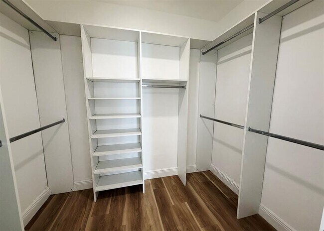 Building Photo - 2100 S Ocean Ln