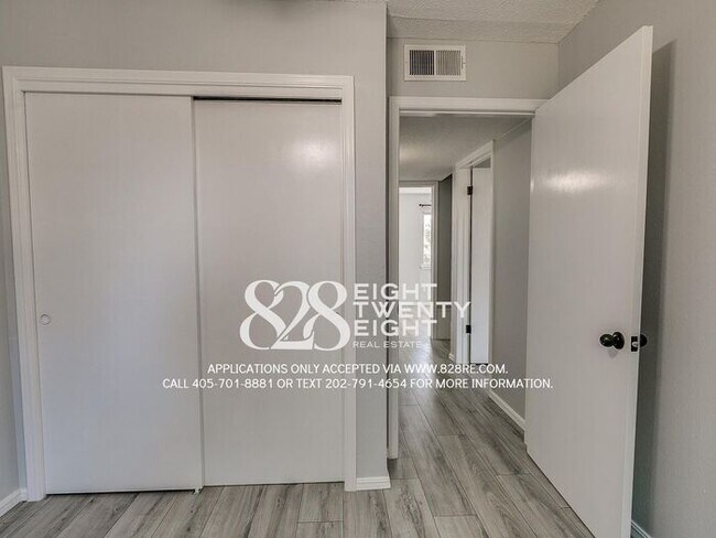 Building Photo - *AVAILABLE NOW!* Spacious 3 Bed/2.5 Bath Condo in East Norman!