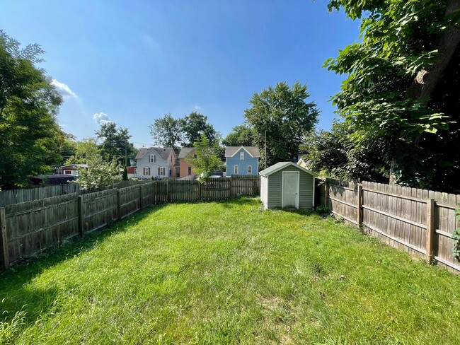 Building Photo - Four Bedroom Home in Southeast Grand Rapids