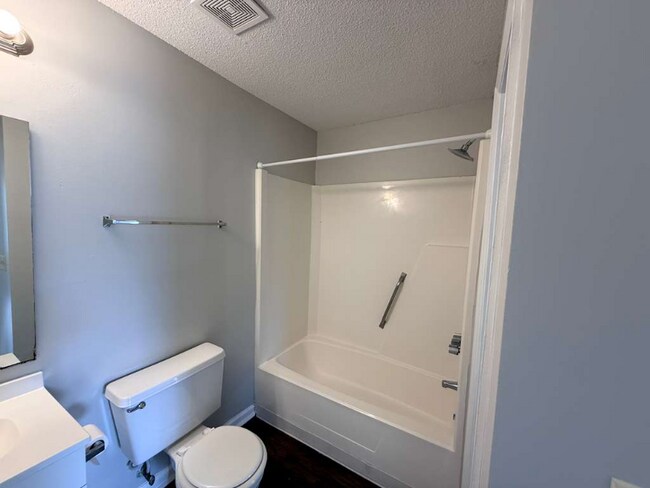 Building Photo - 2005 Greens Blvd