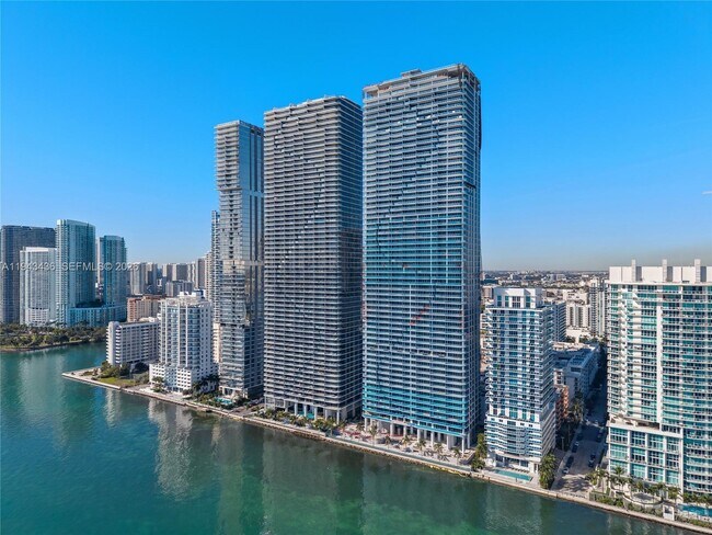 Building Photo - 700 NE 24th St