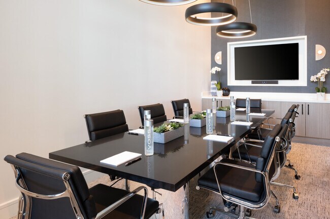 Building Photo - 695 S Olive Ave