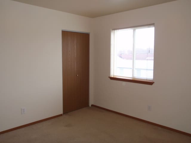 Building Photo - Duplex with detached garage