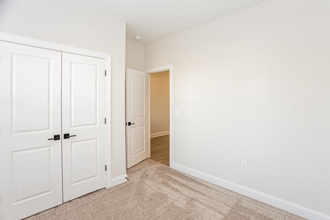 Building Photo - 217 Colonial Reserve Ave