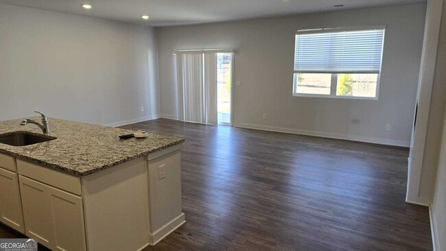 Building Photo - 17 Founders Dr