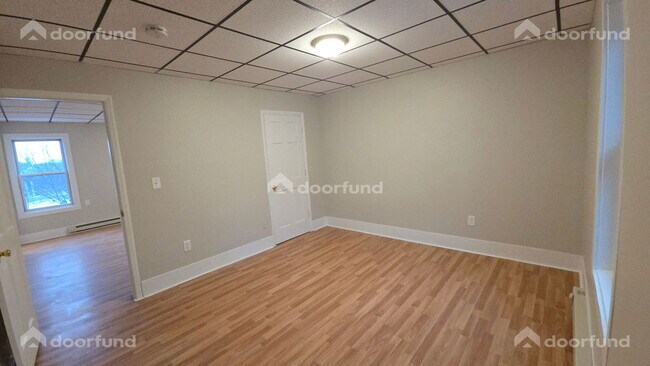 Building Photo - 147 Oak St