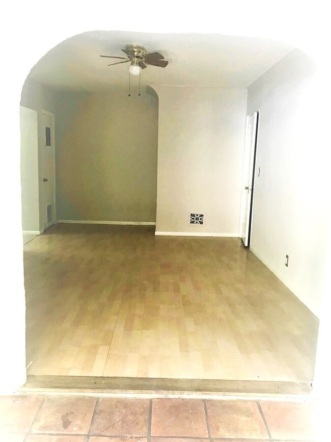 Building Photo - 10625 Kinnard Ave