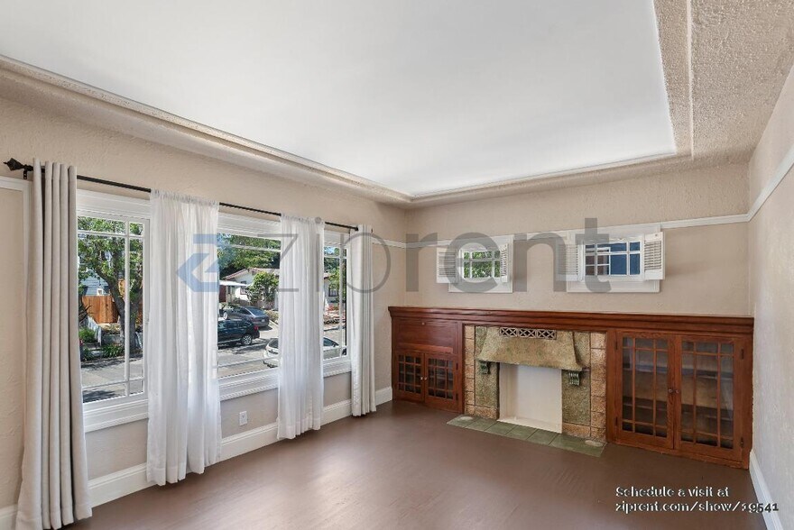 Building Photo - Unit