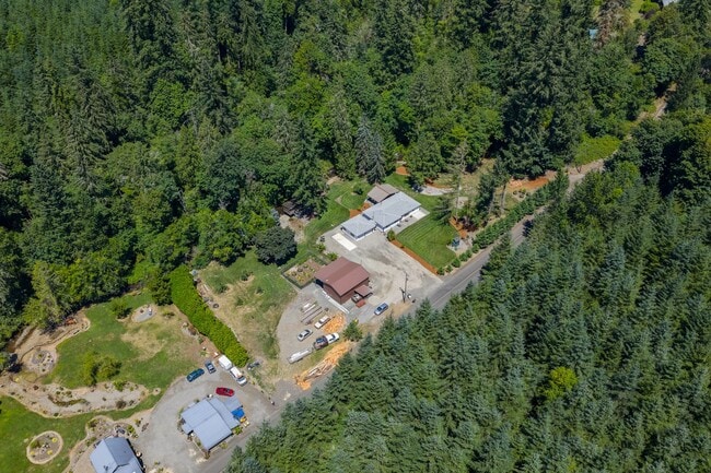 Building Photo - Rare Home on Creek Front Property!