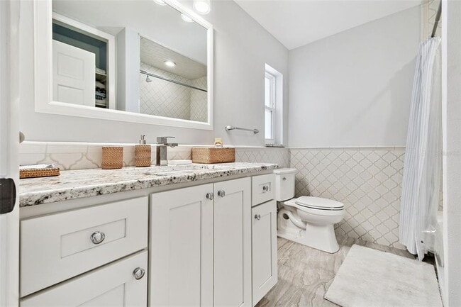 Building Photo - 2822 W Vina Del Mar Blvd