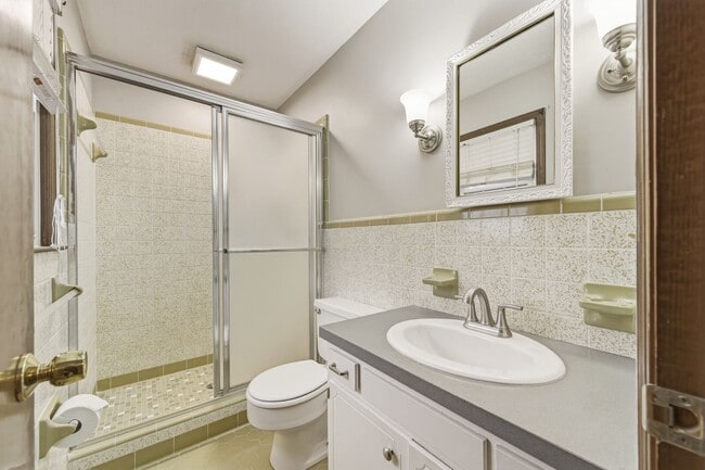 Building Photo - 3 bedroom 2 bath home located just off Grantline Rd.