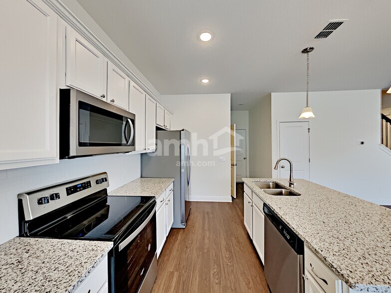 Building Photo - 1337 Celery Ave
