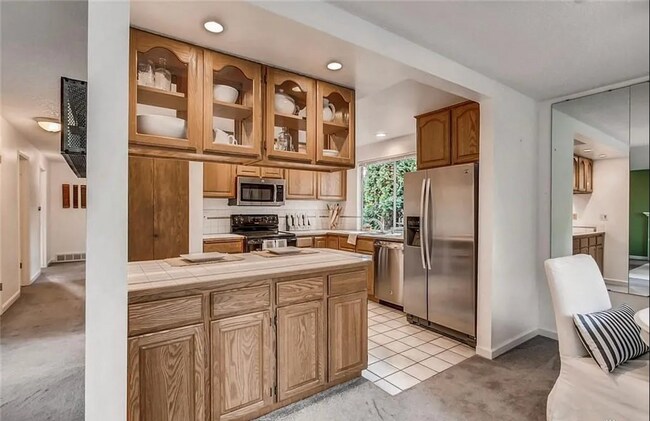 Building Photo - Spacious 5BR Home in Wild Tree – Ideal for Multi-Generational Living!