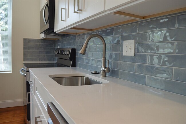 Building Photo - 374 Centre St