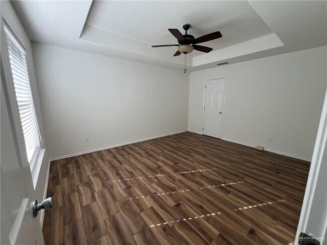 Building Photo - 20 W Figueroa St