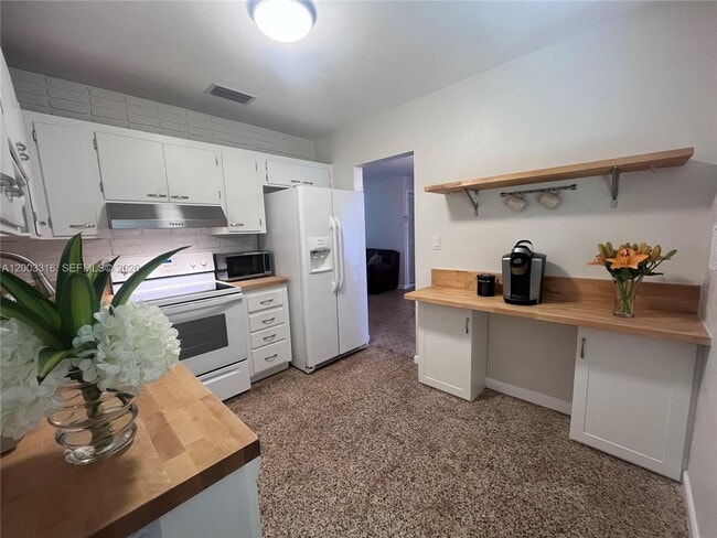 Building Photo - 9840 SW 165th Terrace