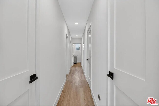 Building Photo - 132 S Edgemont St