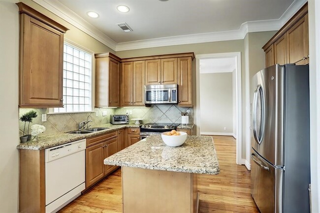 Building Photo - 2914 Brompton Square Dr