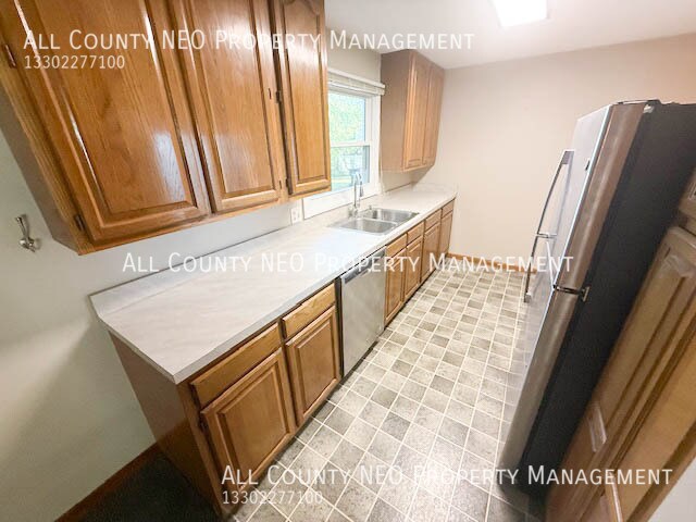 Building Photo - 2192 Hoch Dr