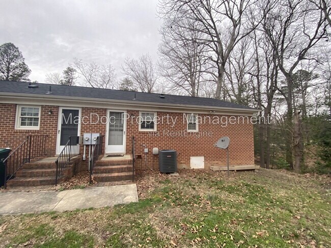 Building Photo - 214 W Broaddus Ave