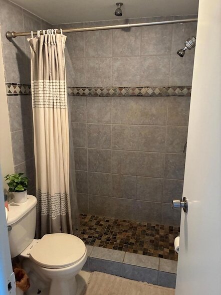 Building Photo - 8102 Oakwood Ave NE