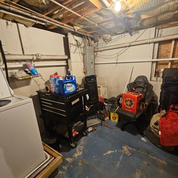 Building Photo - 137B Highrock Rd