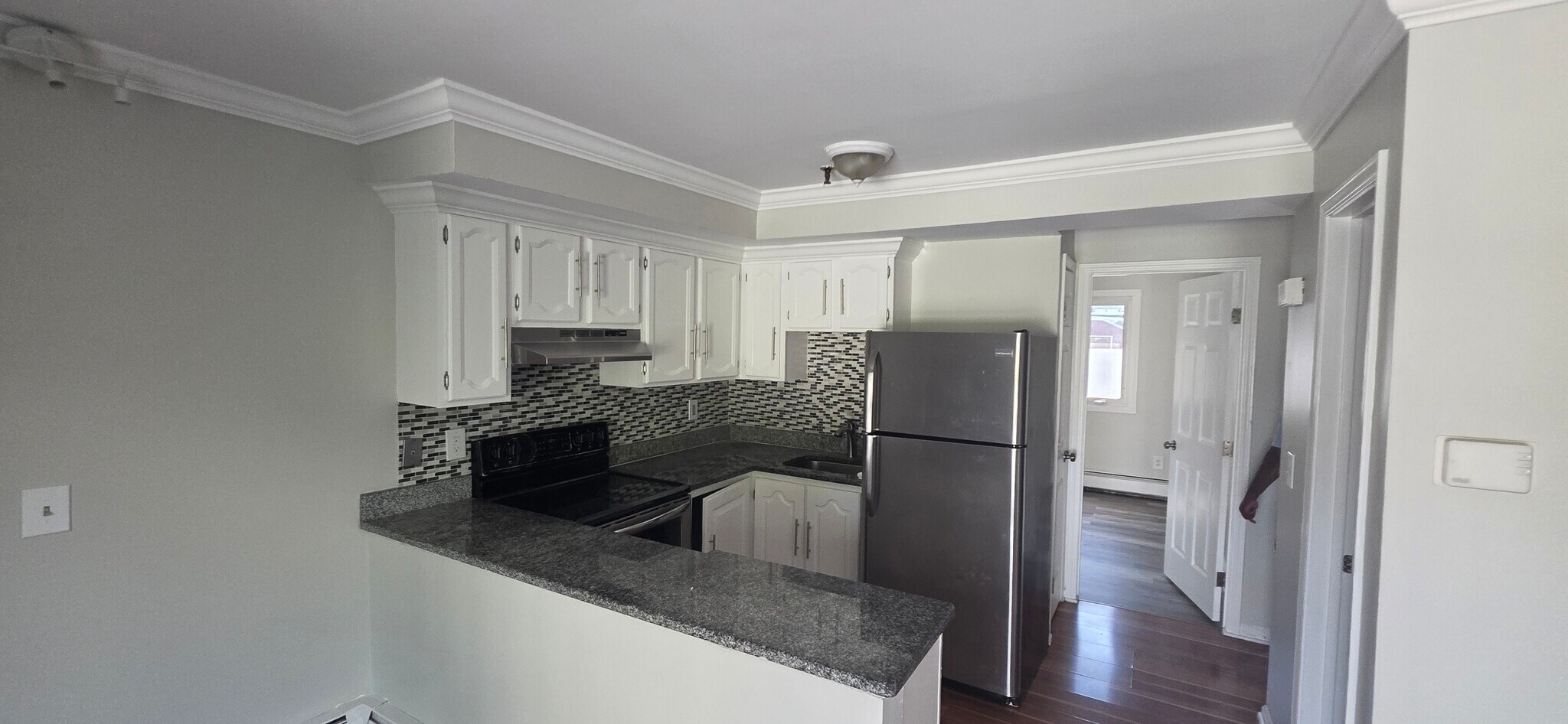 Building Photo - 678 Savin Ave