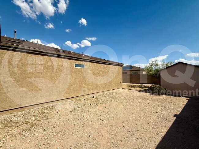 Building Photo - 2736 Calle Palta
