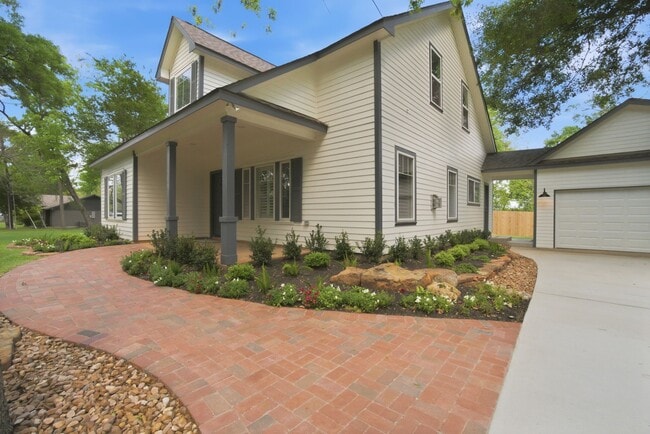 Building Photo - 502 Louisa St