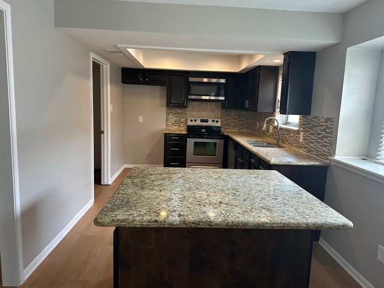 Building Photo - 14855 Easingwold Dr