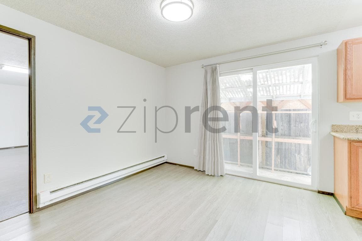 Building Photo - Unit A